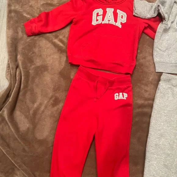 GAP Red and Gray Sweat set Comfortable Joggers and hoodies - Picture 2 of 8